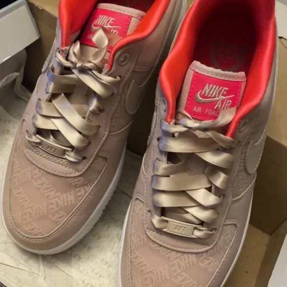 Women’s Nike Air Forces - Picture 4 of 4